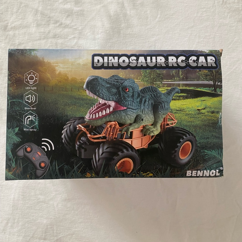 NEW Bennol Dinosaur Design RC Car LED Light Dino Roar Toy